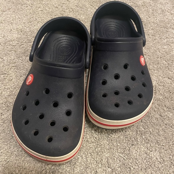 Crocs sandals kids size 2 in dark blue great condition - Picture 2 of 8